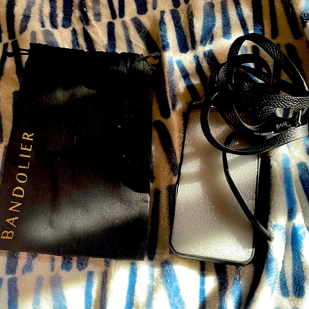 Hands free leather phone case and strap